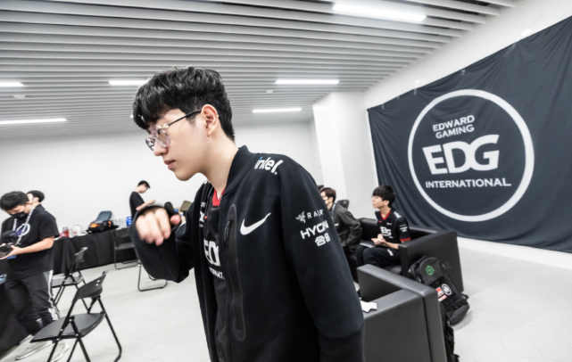 迫对手收缩 迫对手收缩